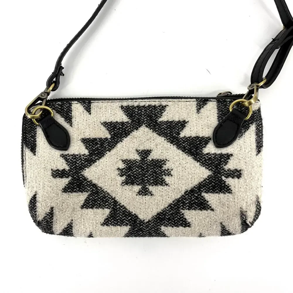 JEN & CO. Small Crossbody Bag Riley Aztec 3 Compartment‎ Bag (M013AZT)
